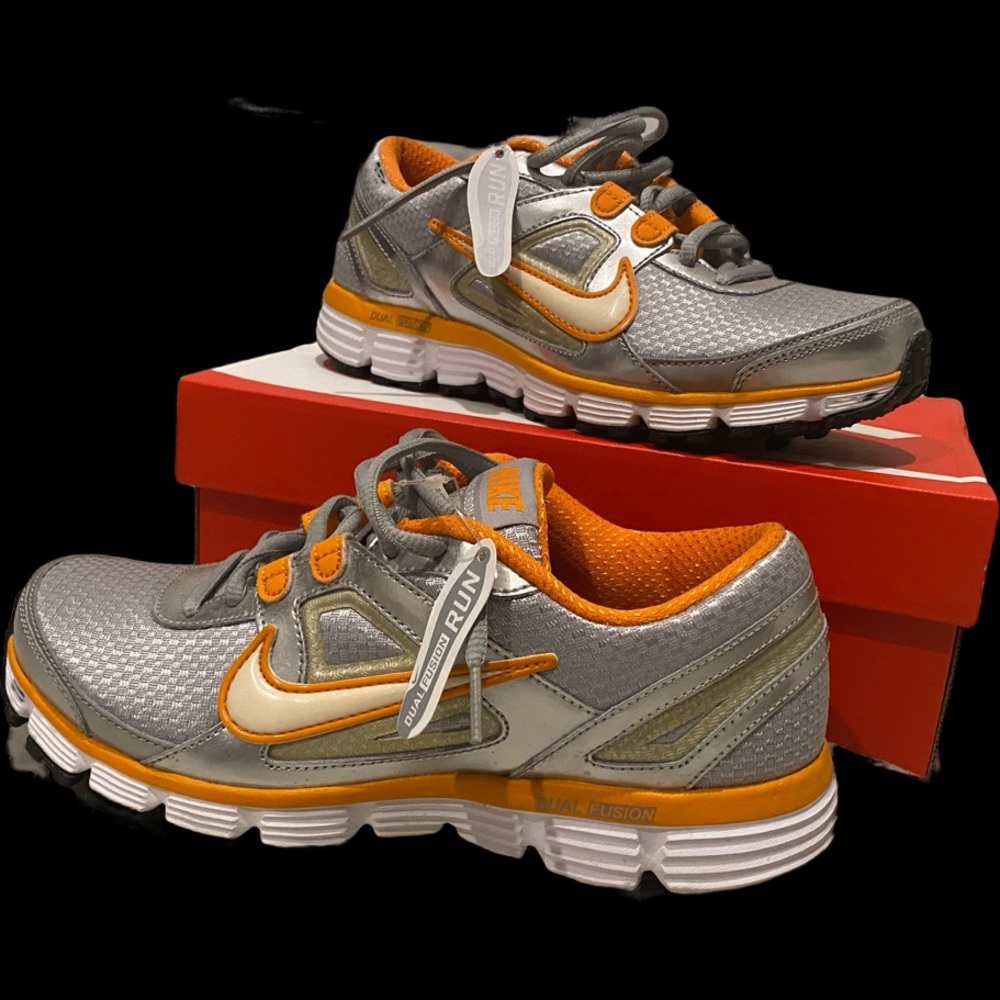 NIKE DUAL FUSION ST RUNNING WOMENS sz 7